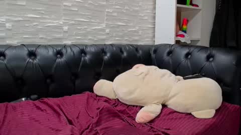 CreampiEnacia online show from 12.21.25