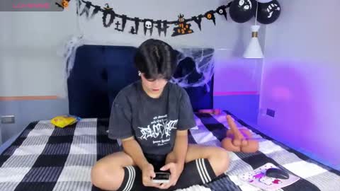 Snapshot of creamy_angelo chatting on 10.18.25 creamy_angelo online show from 10.18.25