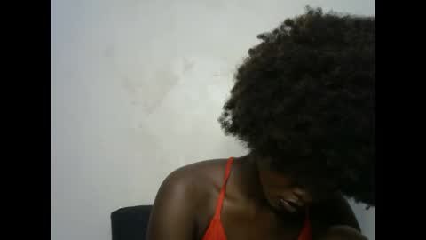 Snapshot of creamybabee chatting on 03.02.25 queen online show from 03.02.25