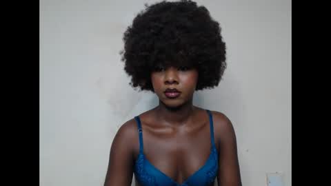 Snapshot of creamybabee chatting on 03.05.25 queen online show from 03.05.25