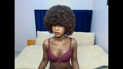 Snapshot of creamybabee chatting on 09.21.25 queen online show from 09.21.25