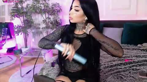 Snapshot of creamyinkk chatting on 11.05.25 Sophie online show from 11.05.25