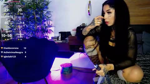 Snapshot of creamyinkk chatting on 11.23.25 Sophie online show from 11.23.25