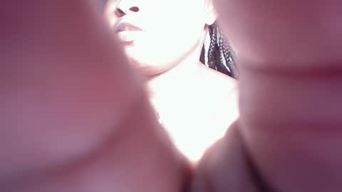 Snapshot of creamyposh1 chatting on 10.19.25 creamyposh1 online show from 10.19.25