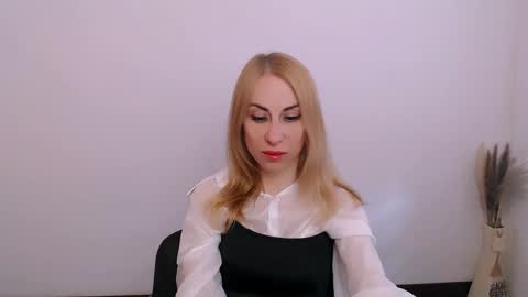 Snapshot of create_your_own_sun chatting on 04.25.26 Lera online show from 04.25.26
