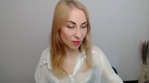 Snapshot of create_your_own_sun chatting on 04.29.26 Lera online show from 04.29.26