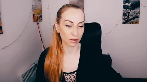 Snapshot of create_your_own_sun chatting on 05.17.26 Lera online show from 05.17.26