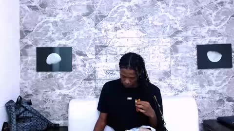 CriisBrown  online show from 11.15.25