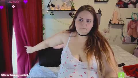 Snapshot of crim0nrose chatting on 02.20.26 Crimson Rose online show from 02.20.26