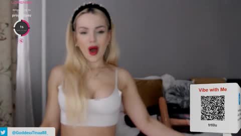 Snapshot of cris_tinne chatting on 02.19.26 cris_tinne online show from 02.19.26