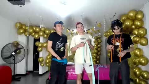 Snapshot of crismens chatting on 12.23.24 crismens online show from 12.23.24