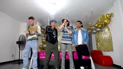 Snapshot of crismens chatting on 02.05.25 crismens online show from 02.05.25