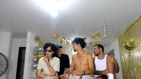 Snapshot of crismens chatting on 02.11.25 crismens online show from 02.11.25