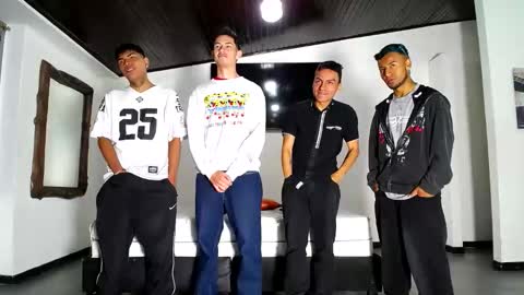 Snapshot of crismens chatting on 10.04.25 crismens online show from 10.04.25