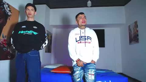 Snapshot of crismens chatting on 10.12.25 crismens online show from 10.12.25