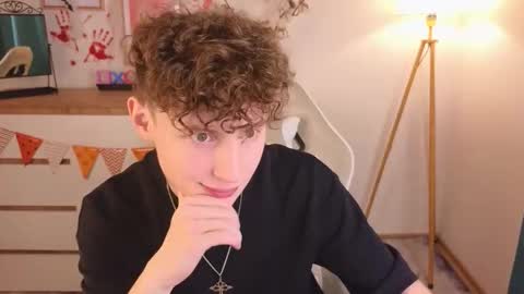 Snapshot of crisp1n chatting on 10.29.25 Chris online show from 10.29.25