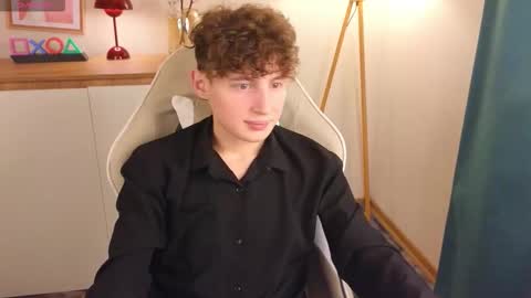 Snapshot of crisp1n chatting on 11.14.25 Chris online show from 11.14.25