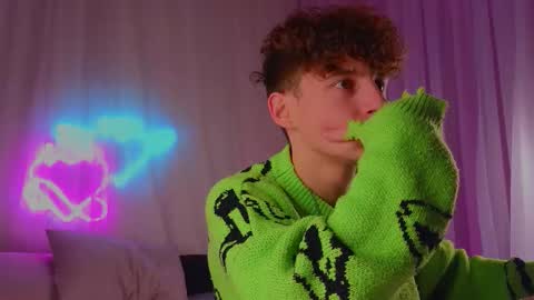 Snapshot of crisp1n chatting on 11.19.25 Chris online show from 11.19.25