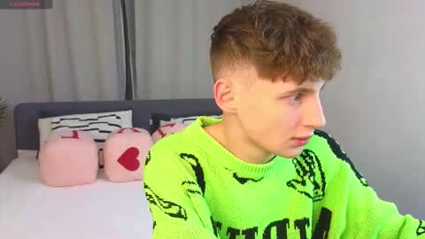 Snapshot of crisp1n chatting on 11.26.25 Chris online show from 11.26.25