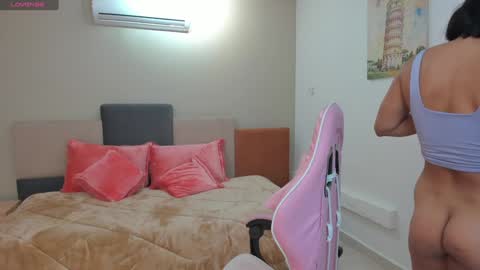 Snapshot of cristal_crossfit chatting on 01.27.25 Cristal online show from 01.27.25