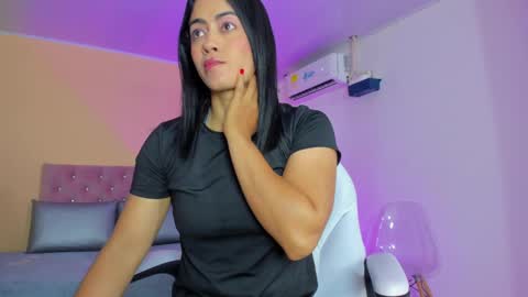 Snapshot of cristal_crossfit chatting on 09.29.25 Cristal online show from 09.29.25