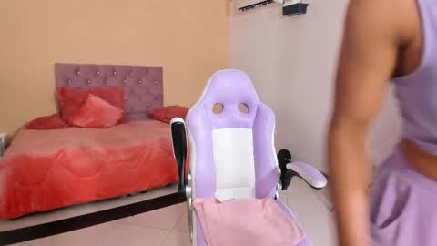 Snapshot of cristal_crossfit chatting on 11.24.25 Cristal online show from 11.24.25