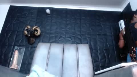 Hanna  online show from 10.04.25