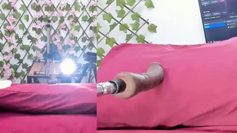 Snapshot of cristal_thompson_ chatting on 09.12.25 cristal_thompson_ online show from 09.12.25