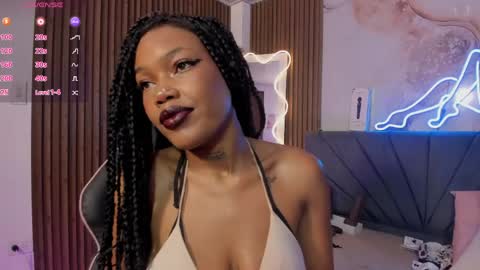 Snapshot of cristalbroke_tay chatting on 05.29.26 Crystalbroke online show from 05.29.26