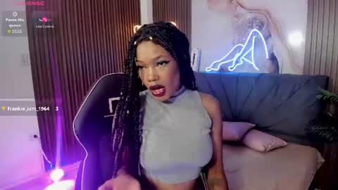 Snapshot of cristalbroke_tay chatting on 06.12.26 Crystalbroke online show from 06.12.26