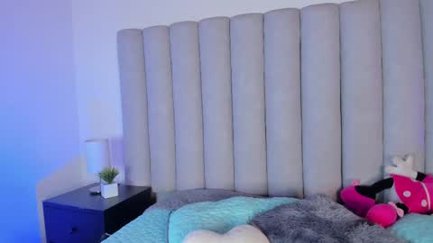 Snapshot of cristalcornner_ chatting on 02.11.25 Nicole Connection time 220pm-910pmCol online show from 02.11.25