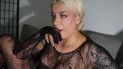 Snapshot of cristalhill chatting on 01.19.26 Laura online show from 01.19.26