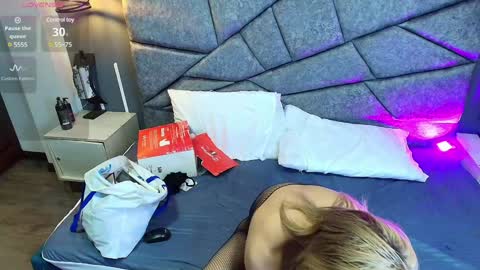 CRISTAL MILF online show from 12.17.24