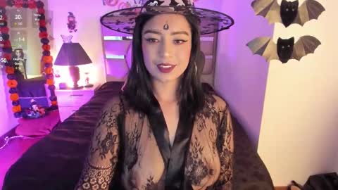 Snapshot of cristie_ortiz chatting on 10.28.25 Cristina online show from 10.28.25