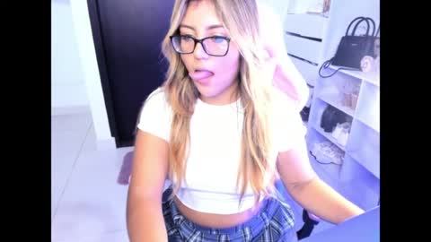 Snapshot of cristinasweet7 chatting on 06.09.26 cristinasweet7 online show from 06.09.26