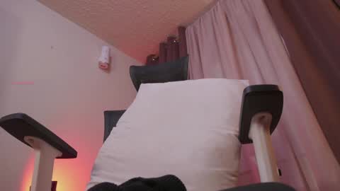 Snapshot of criston_monrrone chatting on 04.04.26 Criston online show from 04.04.26