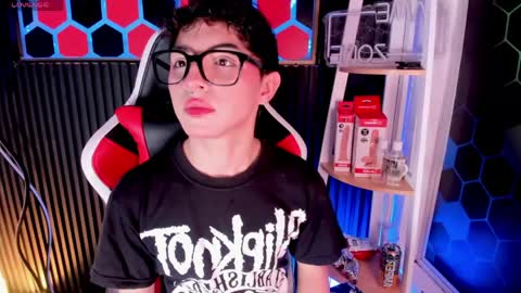 Snapshot of cristopher_wild chatting on 04.30.26 Cristopher online show from 04.30.26