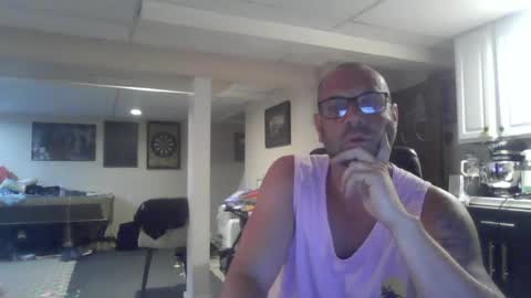 Snapshot of crm400 chatting on 08.03.26 billybasement online show from 08.03.26