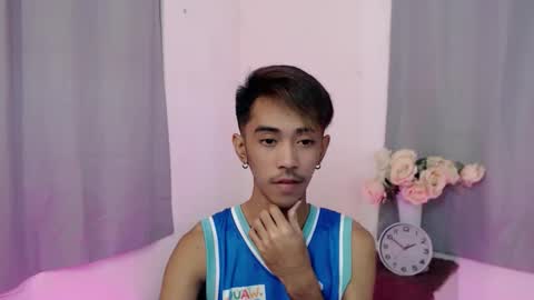 Snapshot of crocodale chatting on 09.29.25 crocodale online show from 09.29.25