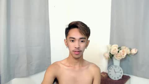 Snapshot of crocodale chatting on 09.30.25 crocodale online show from 09.30.25