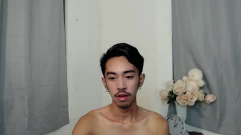 Snapshot of crocodale chatting on 10.11.25 crocodale online show from 10.11.25