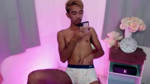 Snapshot of crocodale chatting on 11.19.25 crocodale online show from 11.19.25