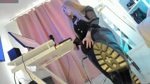 Cruel Siren online show from 10.10.25