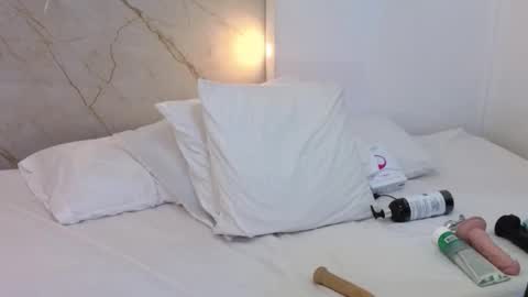 Snapshot of cry_baby800 chatting on 11.15.25 Cry online show from 11.15.25