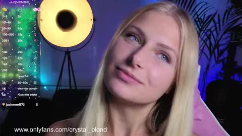 Snapshot of crystal_blond chatting on 09.25.25 Crystal online show from 09.25.25