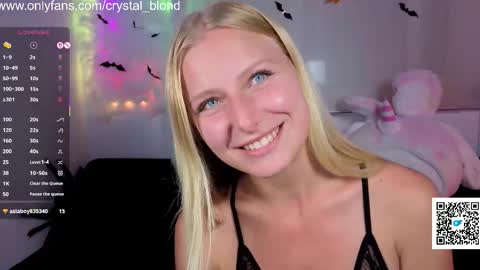Snapshot of crystal_blond chatting on 10.21.25 Crystal online show from 10.21.25