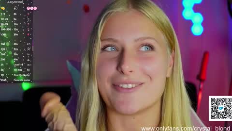 Snapshot of crystal_blond chatting on 11.02.25 Crystal online show from 11.02.25