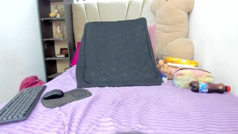 Snapshot of crystal_butterfly1 chatting on 02.12.25 crystal_butterfly1 online show from 02.12.25