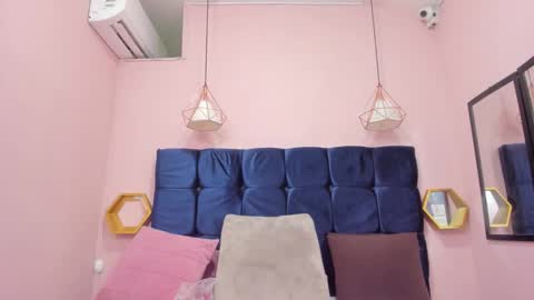 Snapshot of crystal_butterfly1 chatting on 11.14.25 crystal_butterfly1 online show from 11.14.25