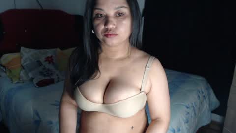 Snapshot of crystal_milkmature chatting on 06.12.26 Crystal Milf online show from 06.12.26